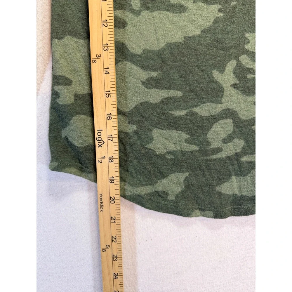 Old Navy Kids Green Camouflage Raglan Long Sleeve Shirt Size M 8 Knit Top